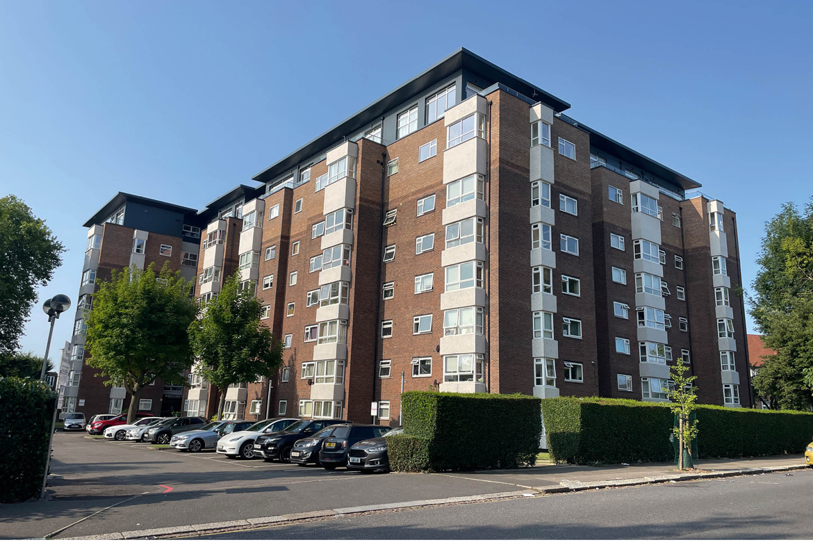 Vacant 2 Bed Flat + Garage