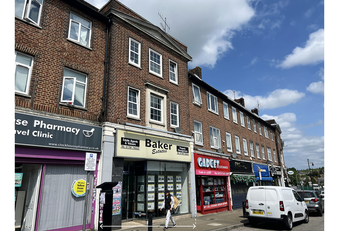 Freehold Vacant Shop with 5 Room Flat