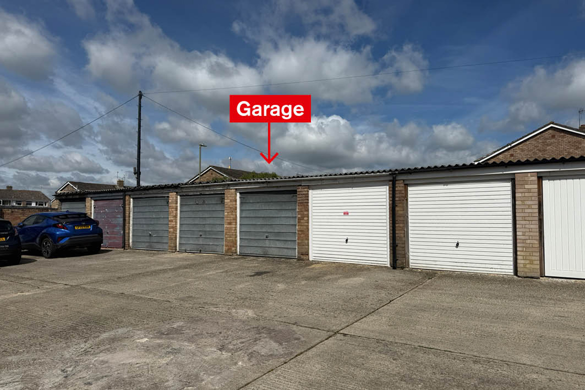 133/133a Burwell Drive, Witney, Oxfordshire OX28 5LP