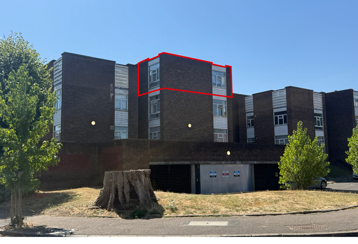 1 Bed Flat let on a very low rent - Gross Yield 7.7%