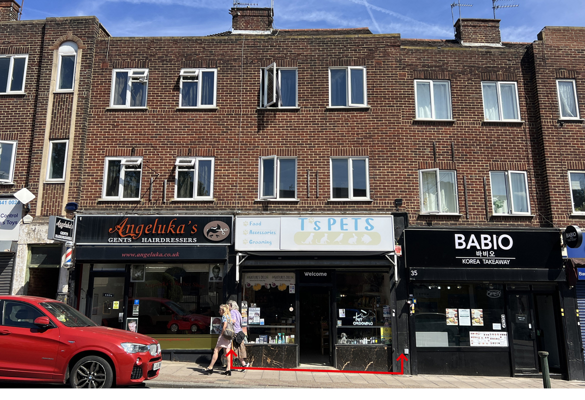 Freehold - Vacant Shop (plus flat sold-off)